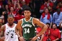 霍华德荣登篮球名人堂：奥尼尔引荐，詹姆斯等巨星见证